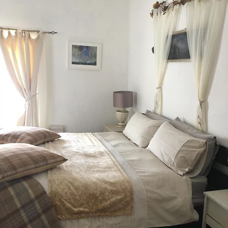 One Castle Street Bed And Breakfast Бейкуел Екстериор снимка