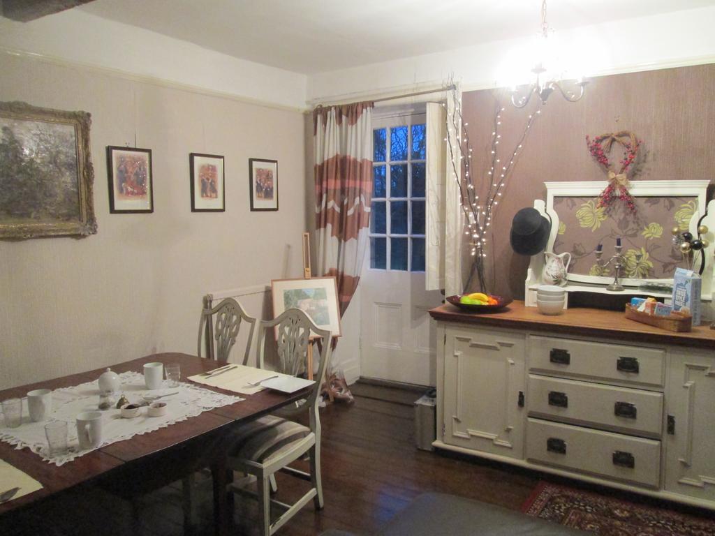 One Castle Street Bed And Breakfast Бейкуел Екстериор снимка