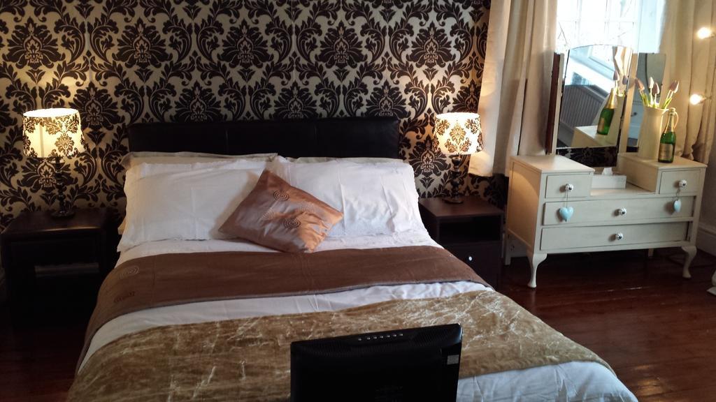 One Castle Street Bed And Breakfast Бейкуел Стая снимка