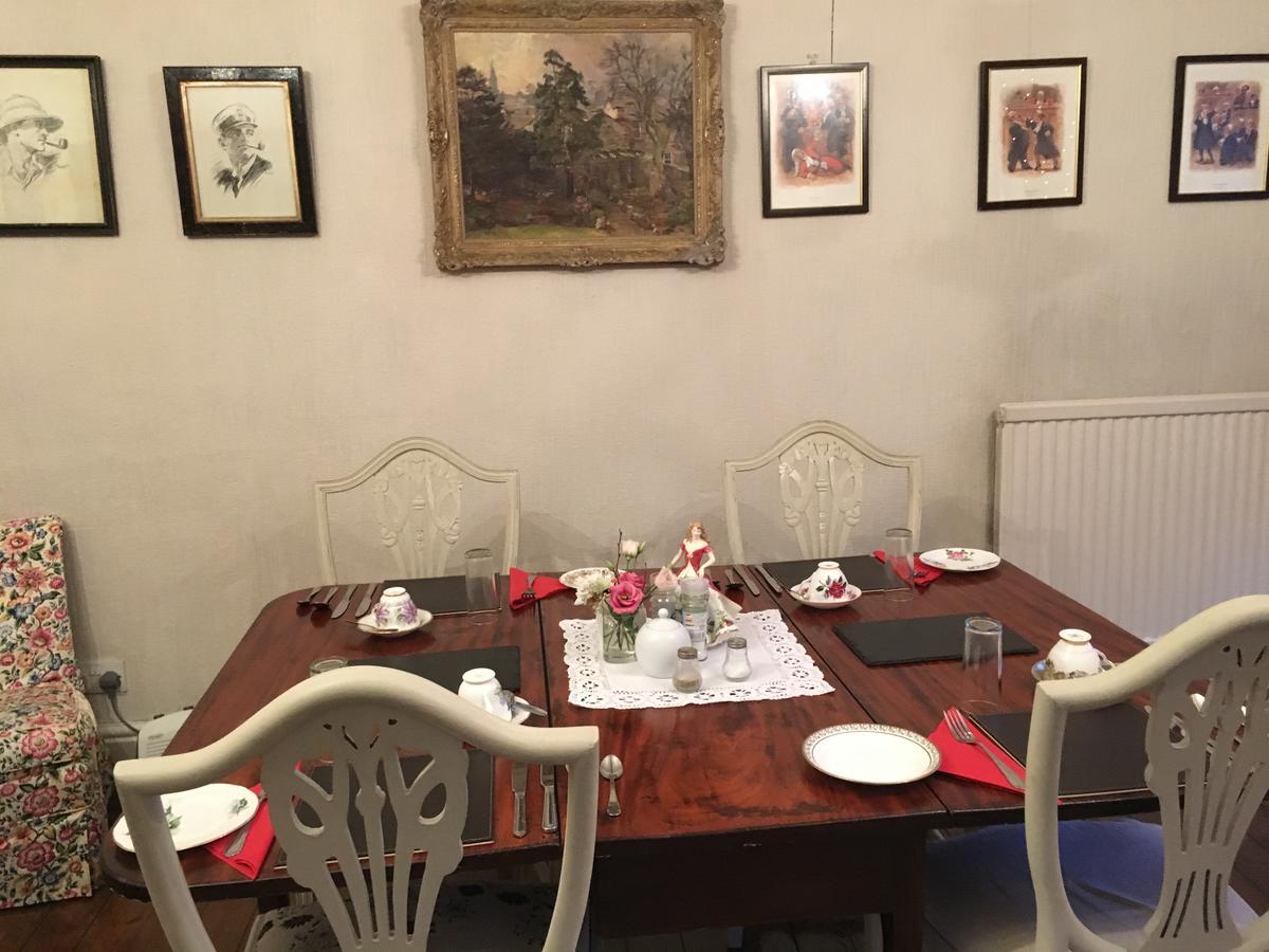 One Castle Street Bed And Breakfast Бейкуел Екстериор снимка