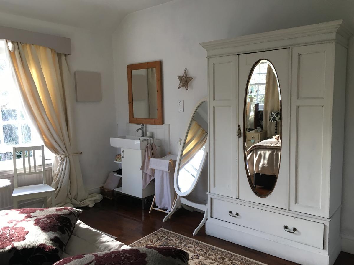 One Castle Street Bed And Breakfast Бейкуел Екстериор снимка