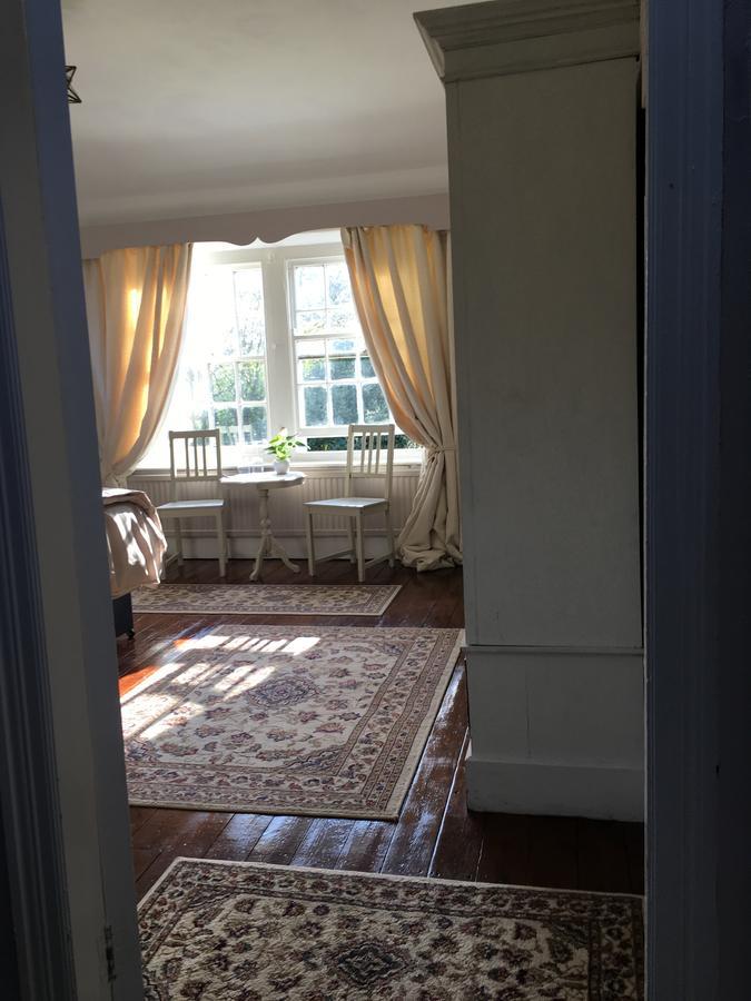 One Castle Street Bed And Breakfast Бейкуел Екстериор снимка