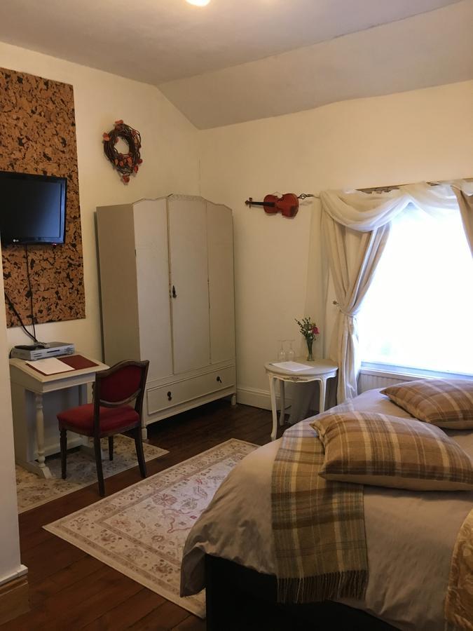 One Castle Street Bed And Breakfast Бейкуел Екстериор снимка