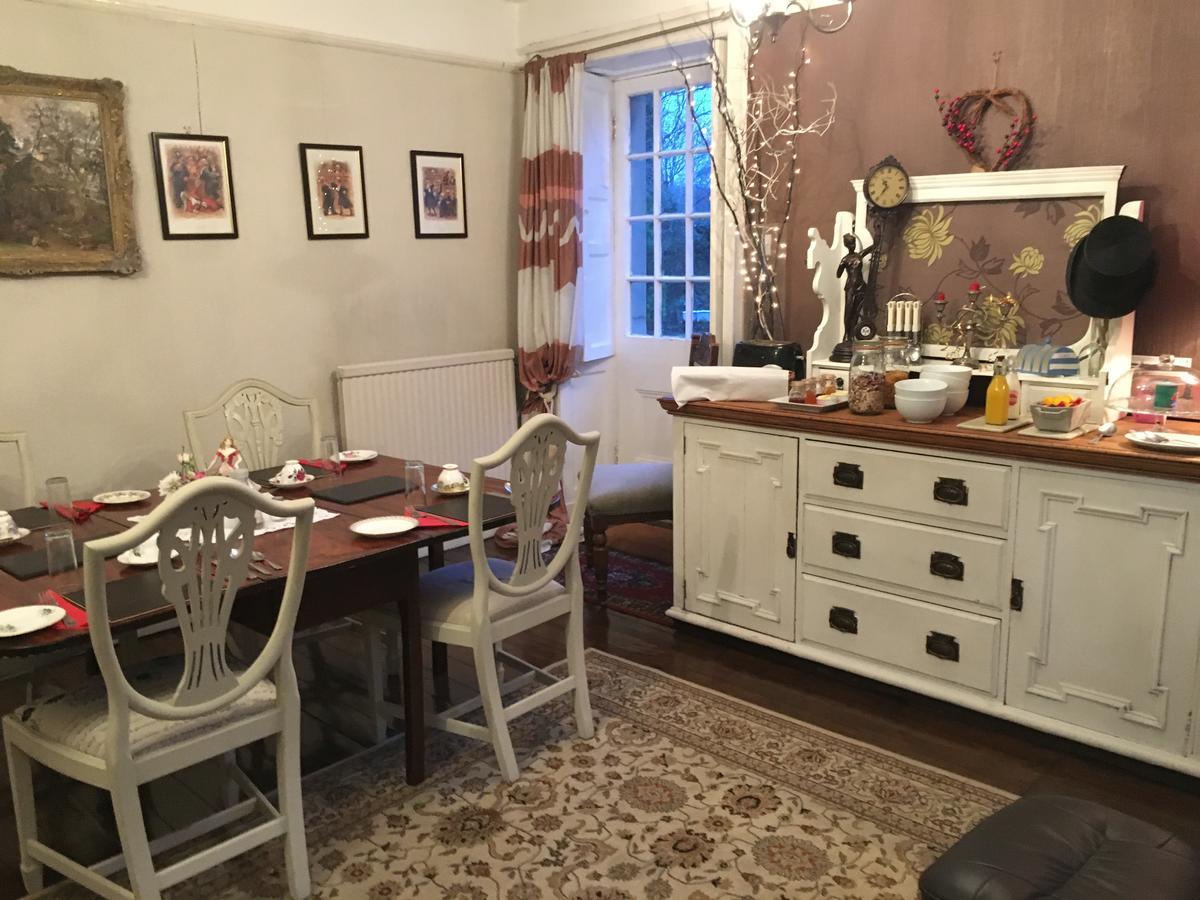 One Castle Street Bed And Breakfast Бейкуел Екстериор снимка