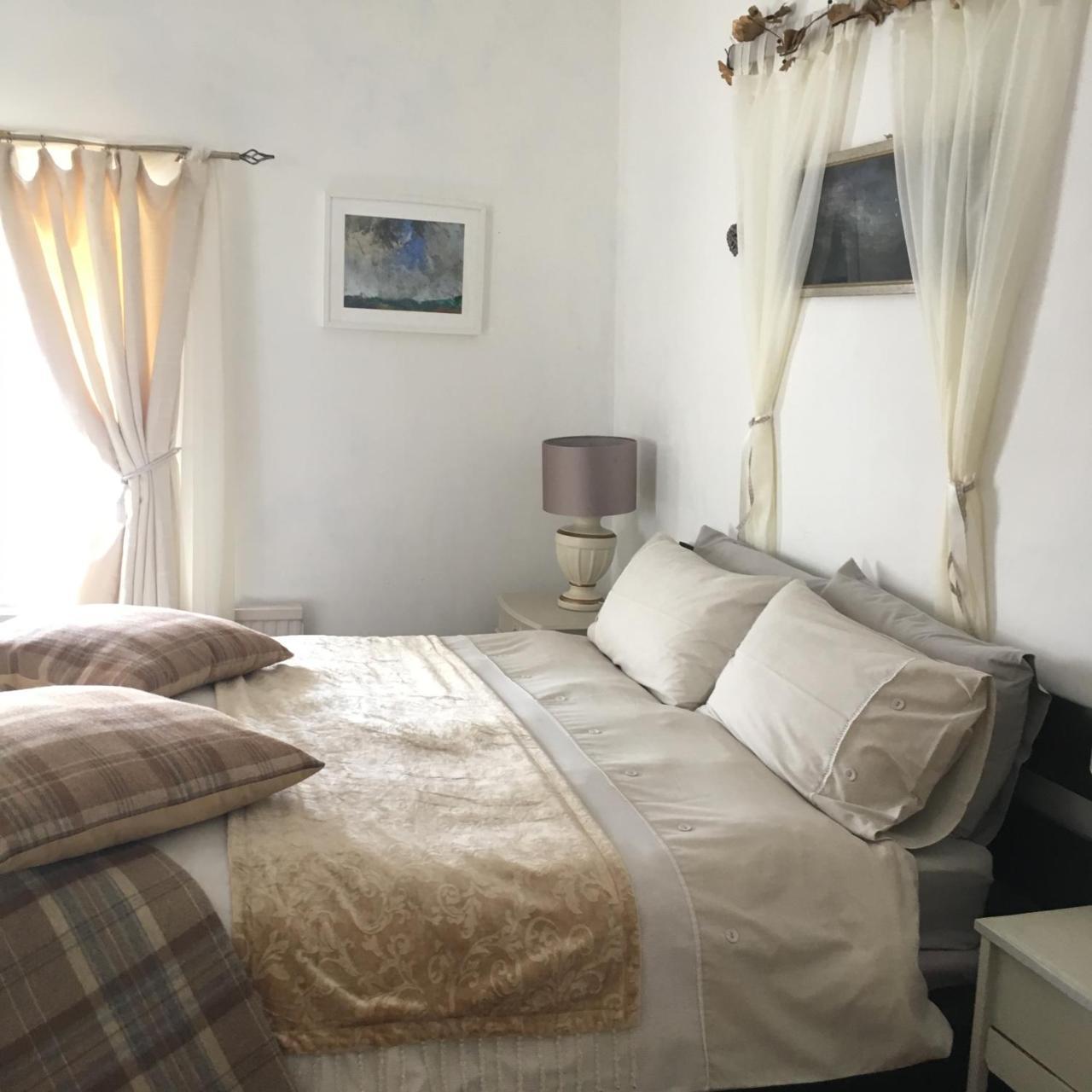 One Castle Street Bed And Breakfast Бейкуел Екстериор снимка