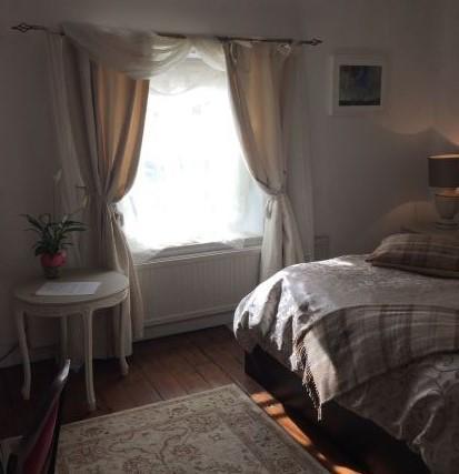 One Castle Street Bed And Breakfast Бейкуел Екстериор снимка
